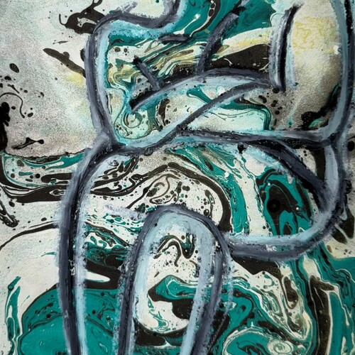 다리를 꼬고 앉은 사람